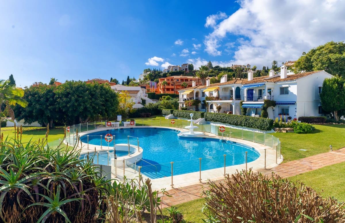 2 soverom Penthouse til salgs i Benahavis med svømmebasseng - € 315 000 (Ref: 9622621)