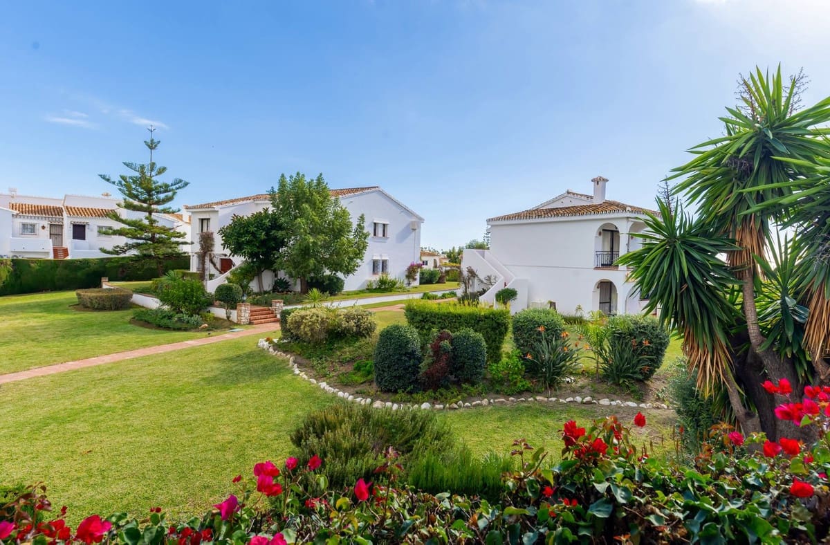 2 soverom Penthouse til salgs i Benahavis med svømmebasseng - € 315 000 (Ref: 9622621)