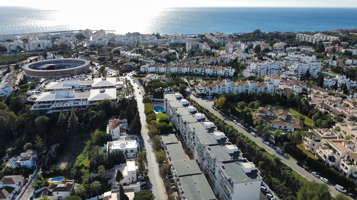 Apartamento de 3 habitaciones en Nueva Andalucia en venta con piscina - 660.000 € (Ref: 9622623)