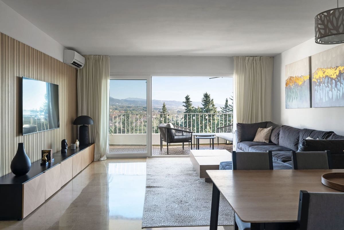 3 bedroom Apartment for sale in Nueva Andalucia with pool - € 629,000 (Ref: 9622623)