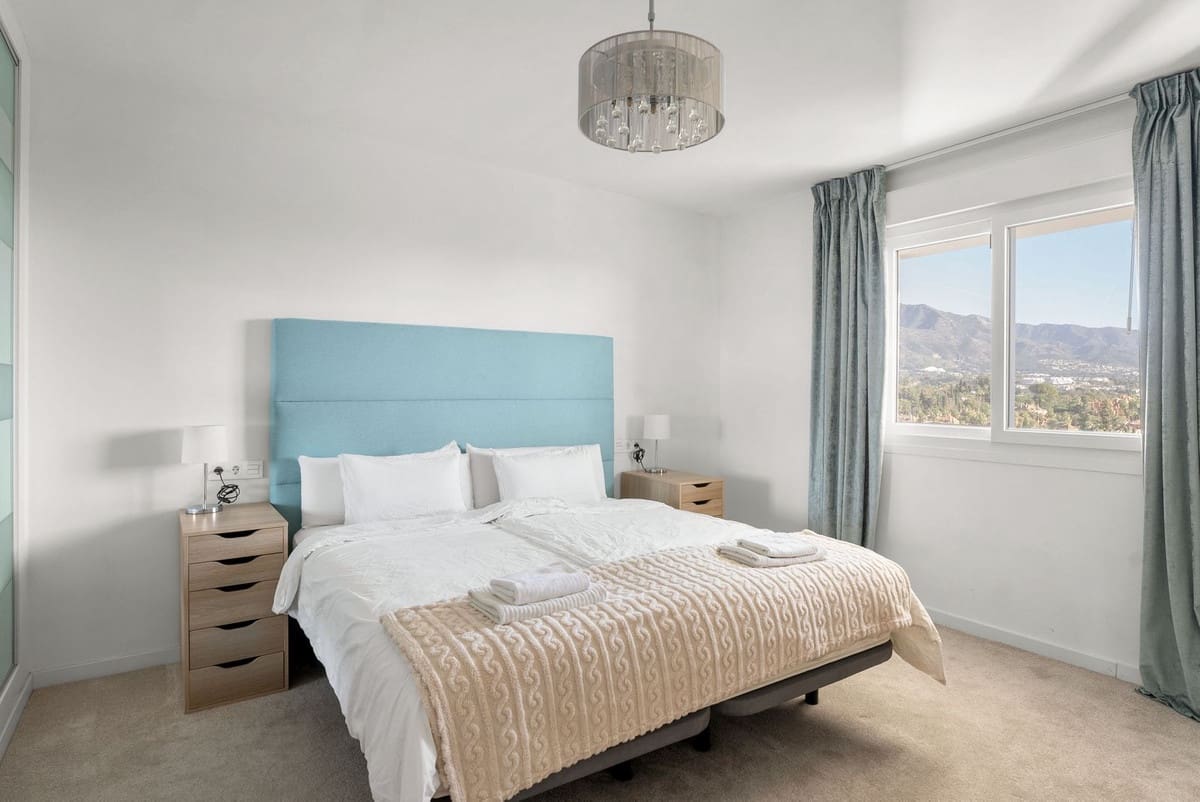 3 bedroom Apartment for sale in Nueva Andalucia with pool - € 629,000 (Ref: 9622623)