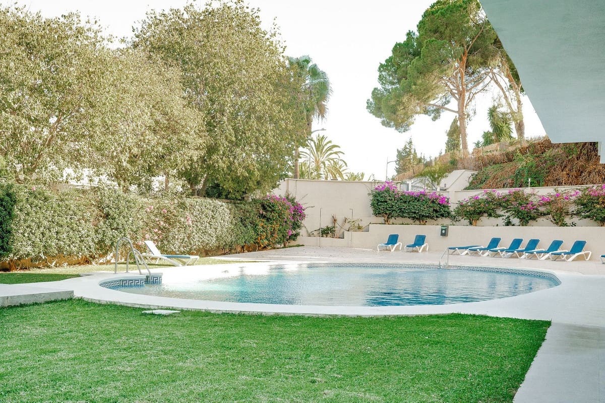 3 bedroom Apartment for sale in Nueva Andalucia with pool - € 629,000 (Ref: 9622623)