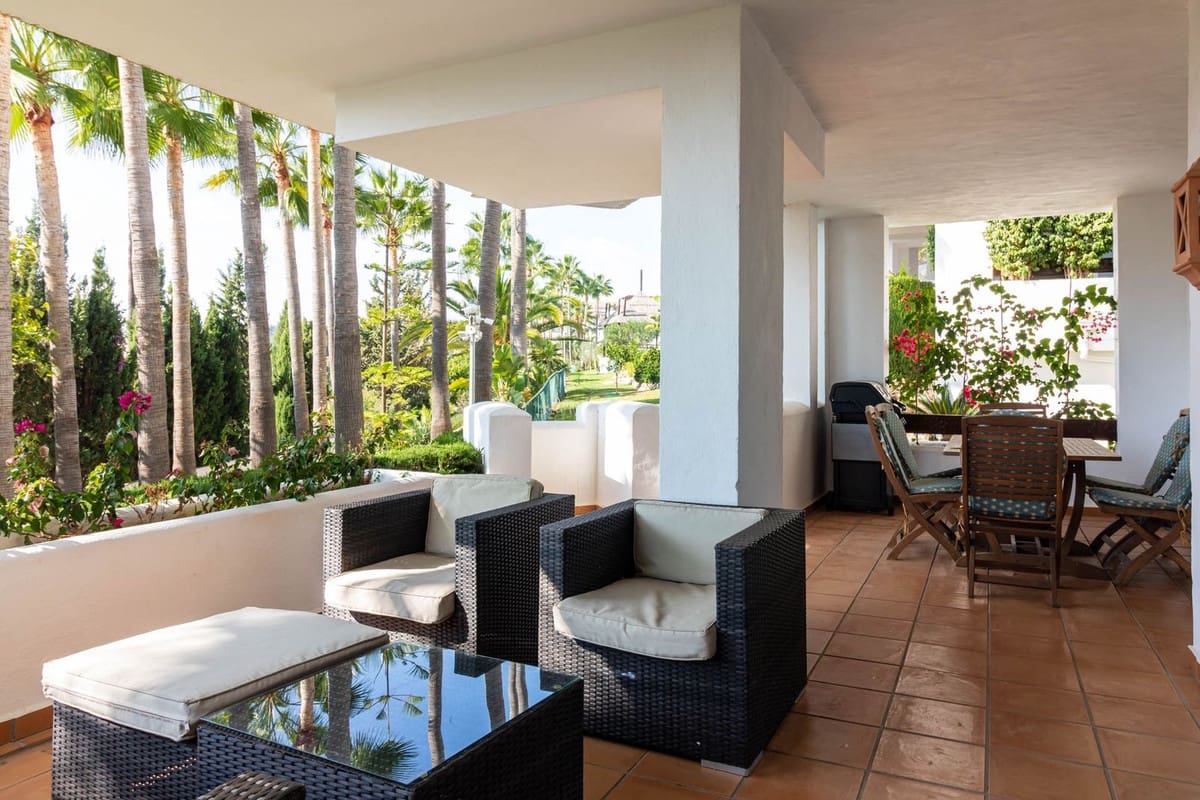 3 chambre Appartement à vendre à Nueva Andalucia avec piscine - 829 000 € (Ref: 9622624)