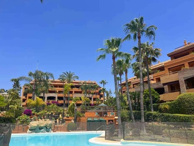 3 slaapkamer Penthouse te koop in Casco Antiguo, Marbella - € 1.650.000 (Ref: 9626050)