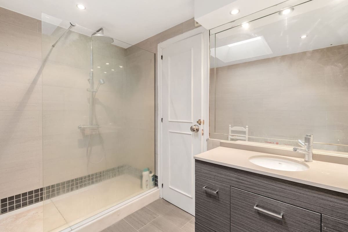 2 sypialnia Dom na sprzedaż w Estepona z basenem - 450 000 € (Ref: 9626051)