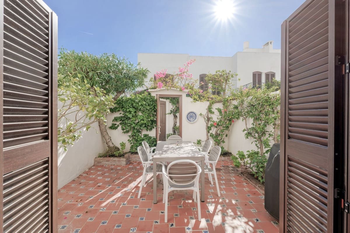 2 sypialnia Dom na sprzedaż w Estepona z basenem - 450 000 € (Ref: 9626051)