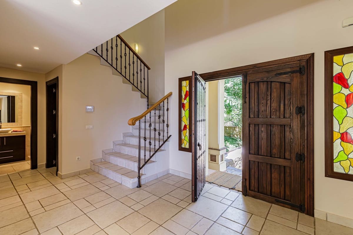 5 soveværelse Villa til salg i Los Arqueros med swimmingpool - € 2.695.000 (Ref: 9626052)