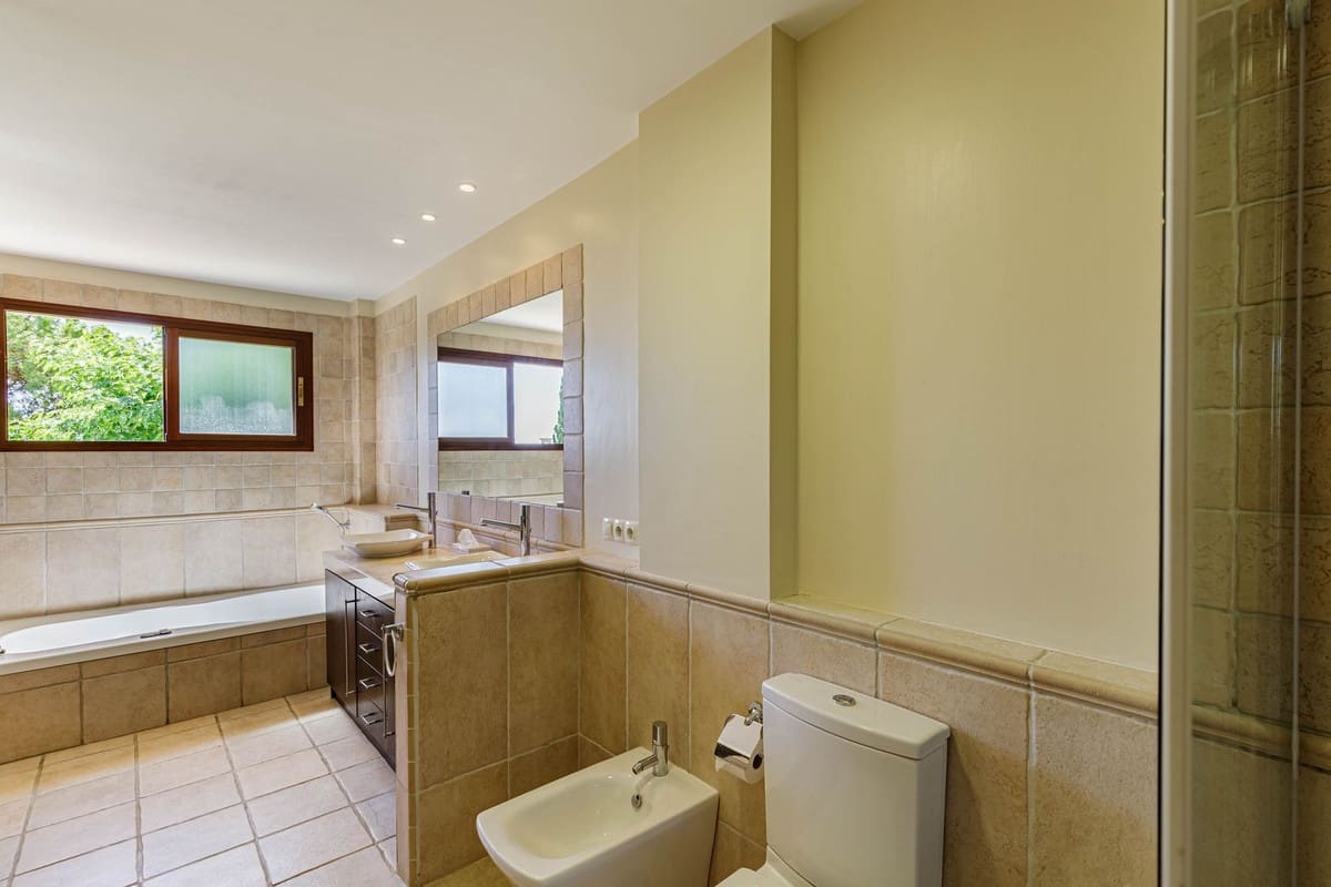 5 soveværelse Villa til salg i Los Arqueros med swimmingpool - € 2.695.000 (Ref: 9626052)