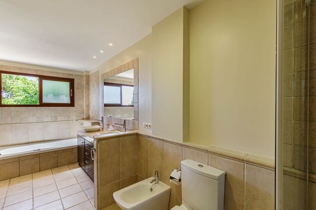 5 soveværelse Villa til salg i Los Arqueros, Benahavís med swimmingpool - € 2.695.000 (Ref: 9626052)