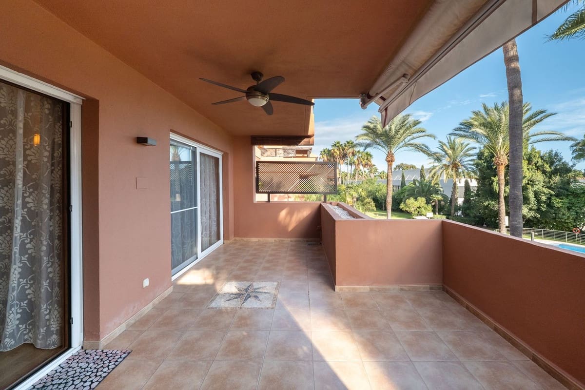 2 sovrum Lägenhet till salu i Puerto Banus med pool - 800 000 € (Ref: 9626053)