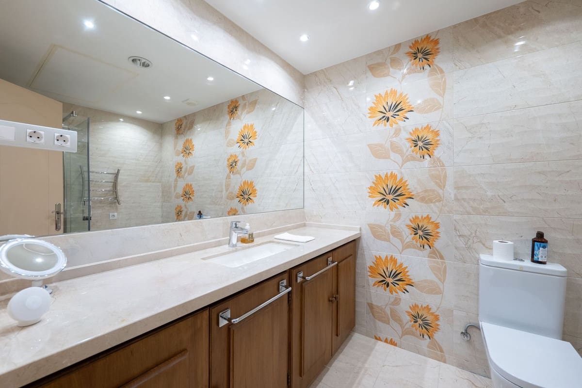 2 sovrum Lägenhet till salu i Puerto Banus med pool - 800 000 € (Ref: 9626053)