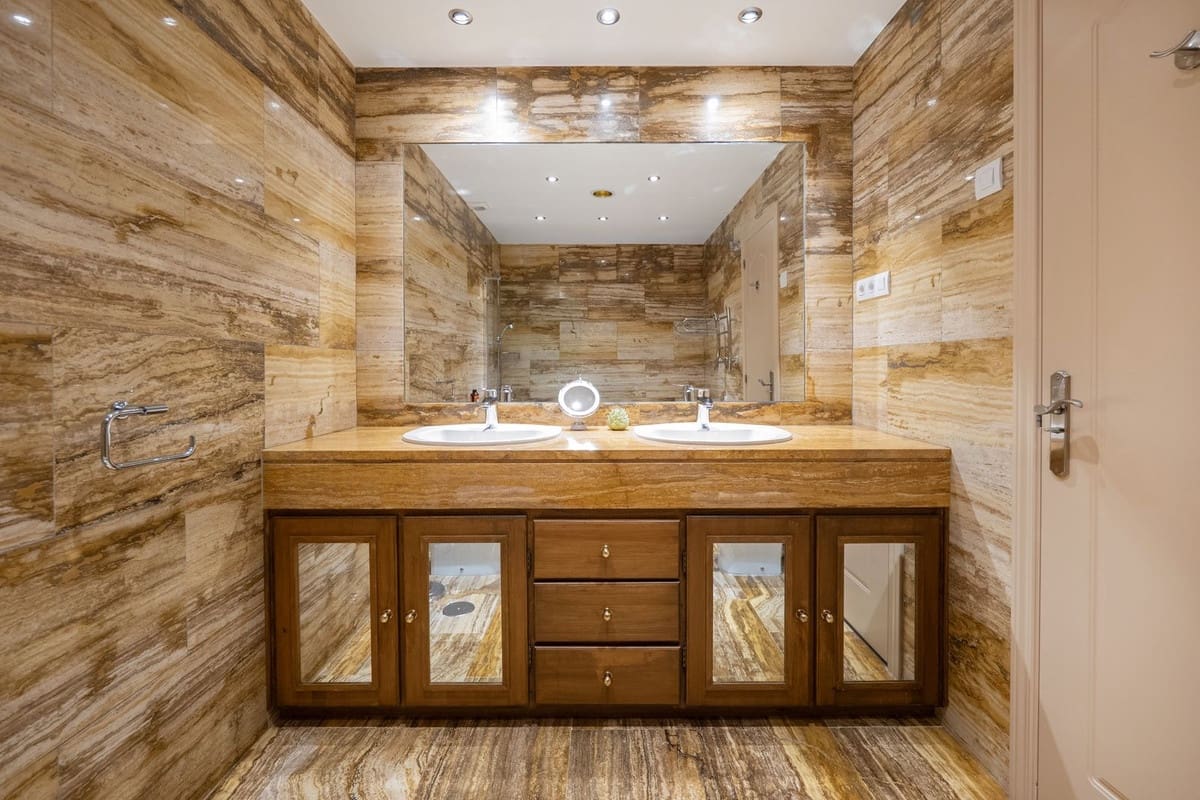 2 sovrum Lägenhet till salu i Puerto Banus med pool - 800 000 € (Ref: 9626053)