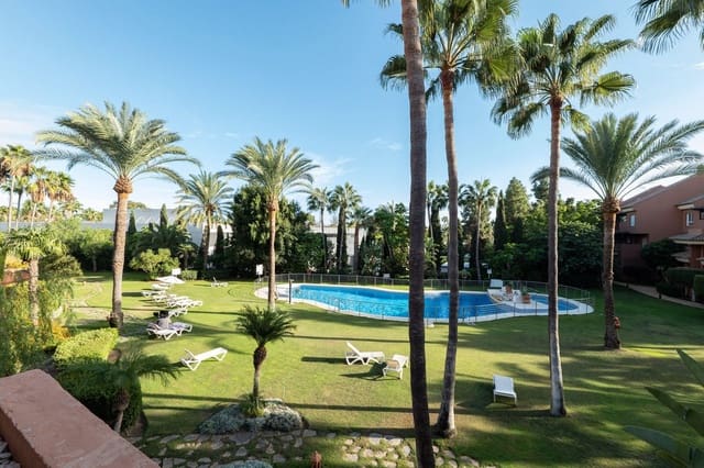 2 sovrum Lägenhet till salu i Puerto Banus, Marbella med pool - 800 000 € (Ref: 9626053)