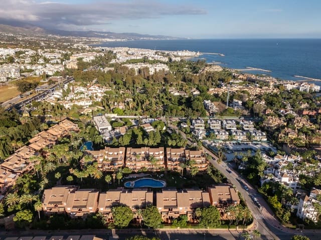 2 sovrum Lägenhet till salu i Puerto Banus, Marbella med pool - 800 000 € (Ref: 9626053)