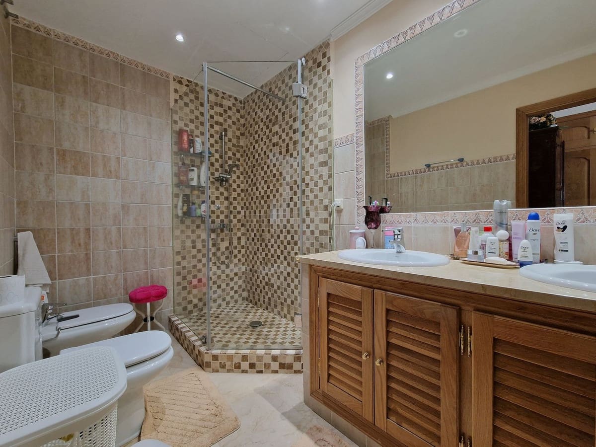 5 slaapkamer Villa te koop in Guadalmina met zwembad - € 2.395.000 (Ref: 9626055)