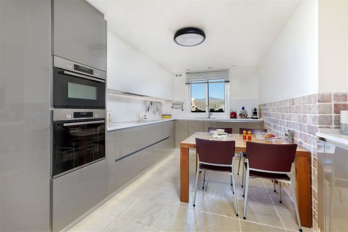 4 bedroom Apartment for sale in Los Flamingos with pool - € 1,195,000 (Ref: 9626059)