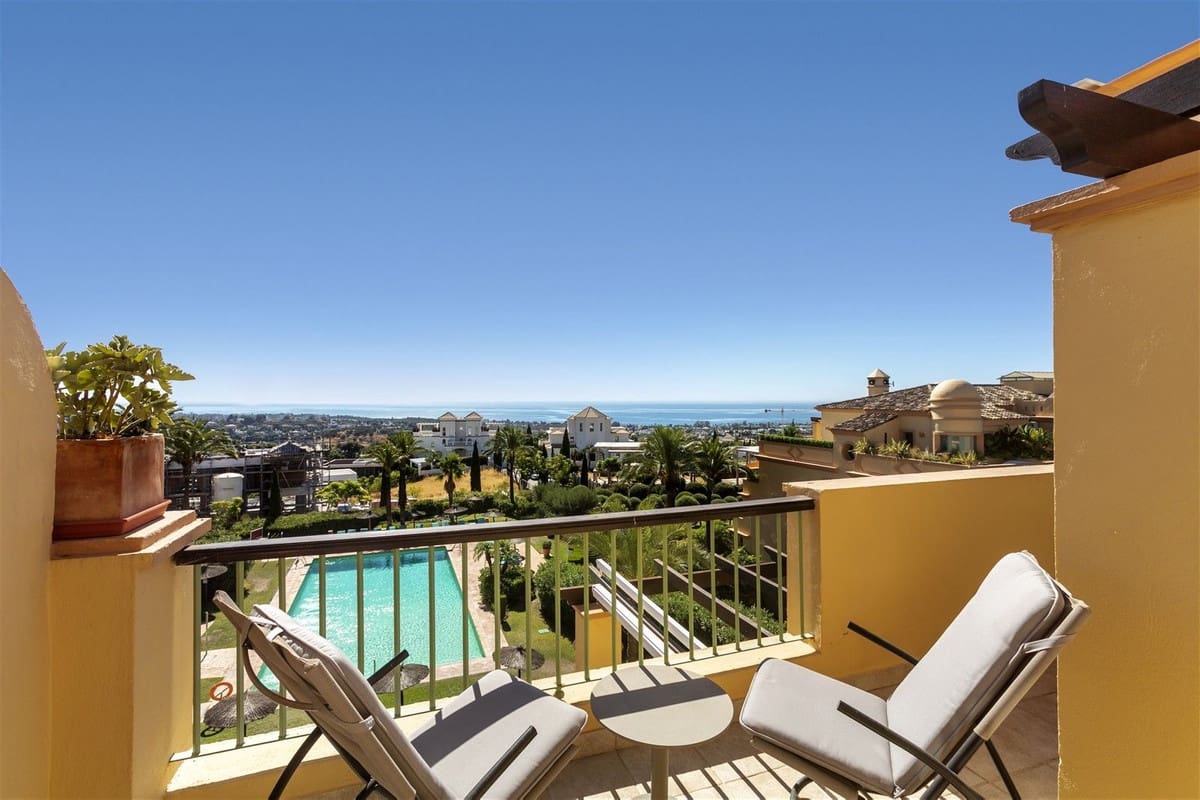4 bedroom Apartment for sale in Los Flamingos with pool - € 1,195,000 (Ref: 9626059)