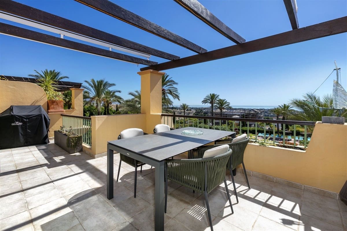 4 bedroom Apartment for sale in Los Flamingos with pool - € 1,195,000 (Ref: 9626059)