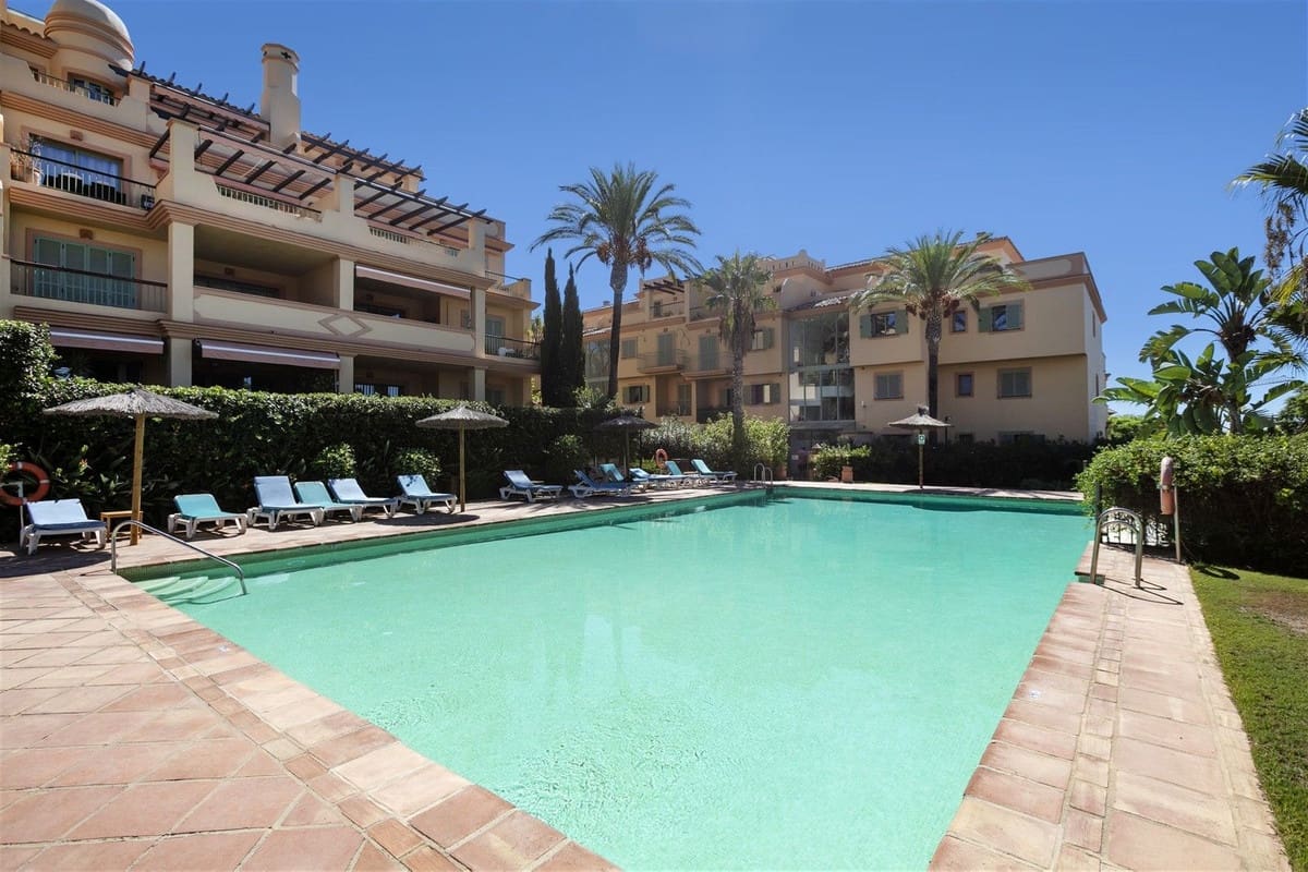 4 bedroom Apartment for sale in Los Flamingos with pool - € 1,195,000 (Ref: 9626059)