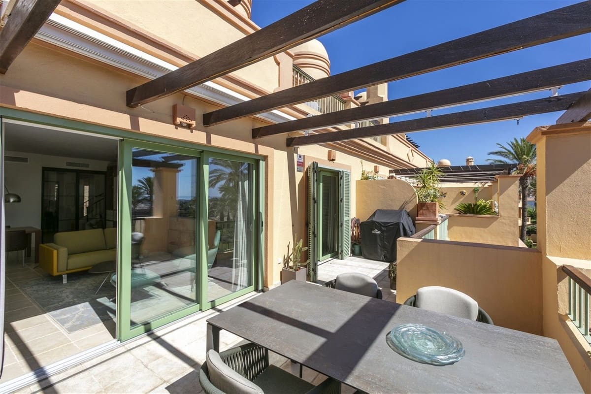 4 bedroom Apartment for sale in Los Flamingos with pool - € 1,195,000 (Ref: 9626059)