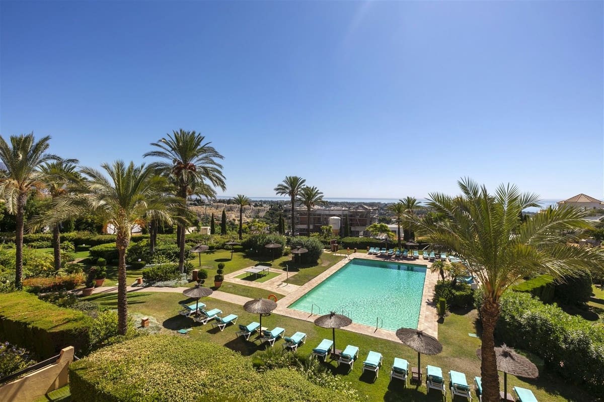4 bedroom Apartment for sale in Los Flamingos with pool - € 1,195,000 (Ref: 9626059)