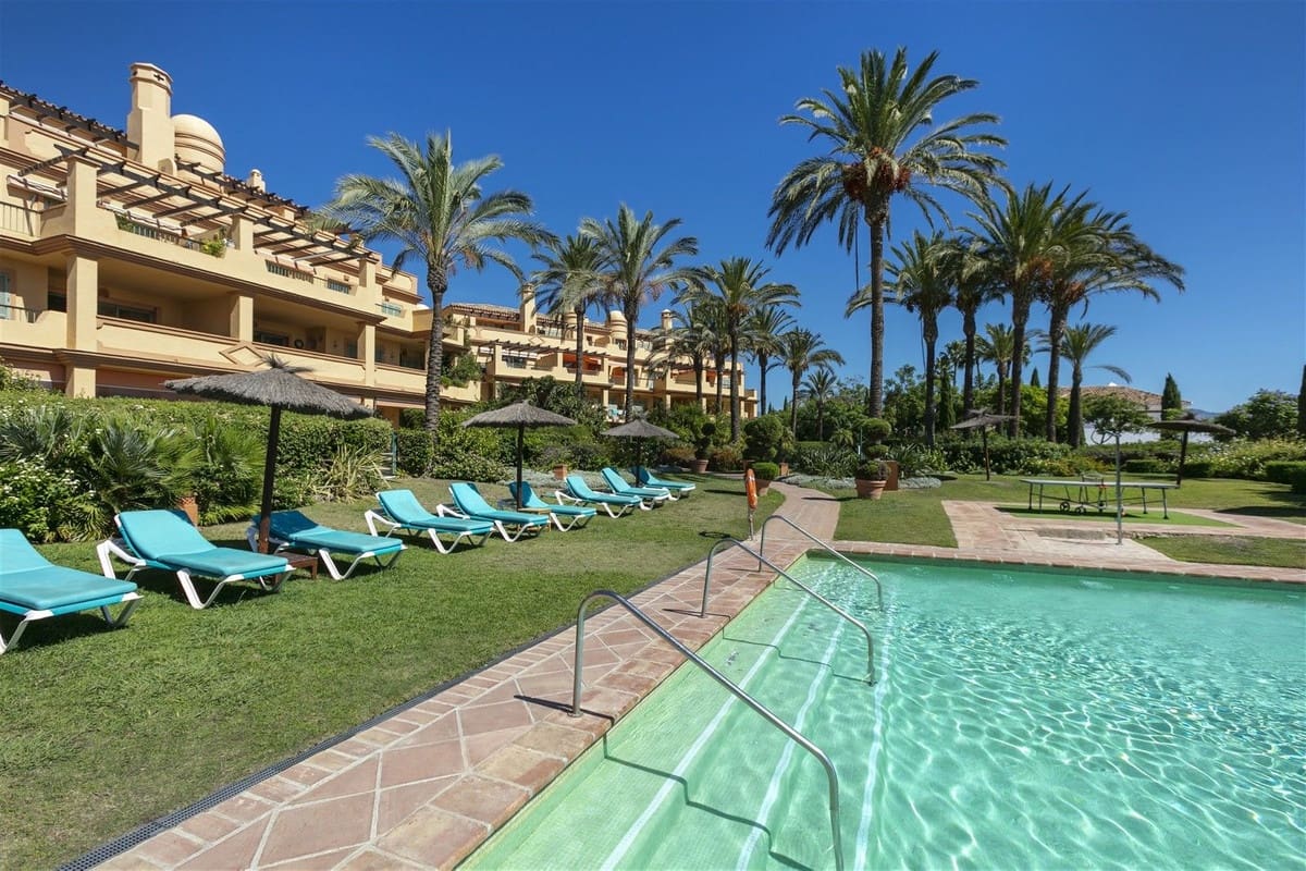4 bedroom Apartment for sale in Los Flamingos with pool - € 1,195,000 (Ref: 9626059)