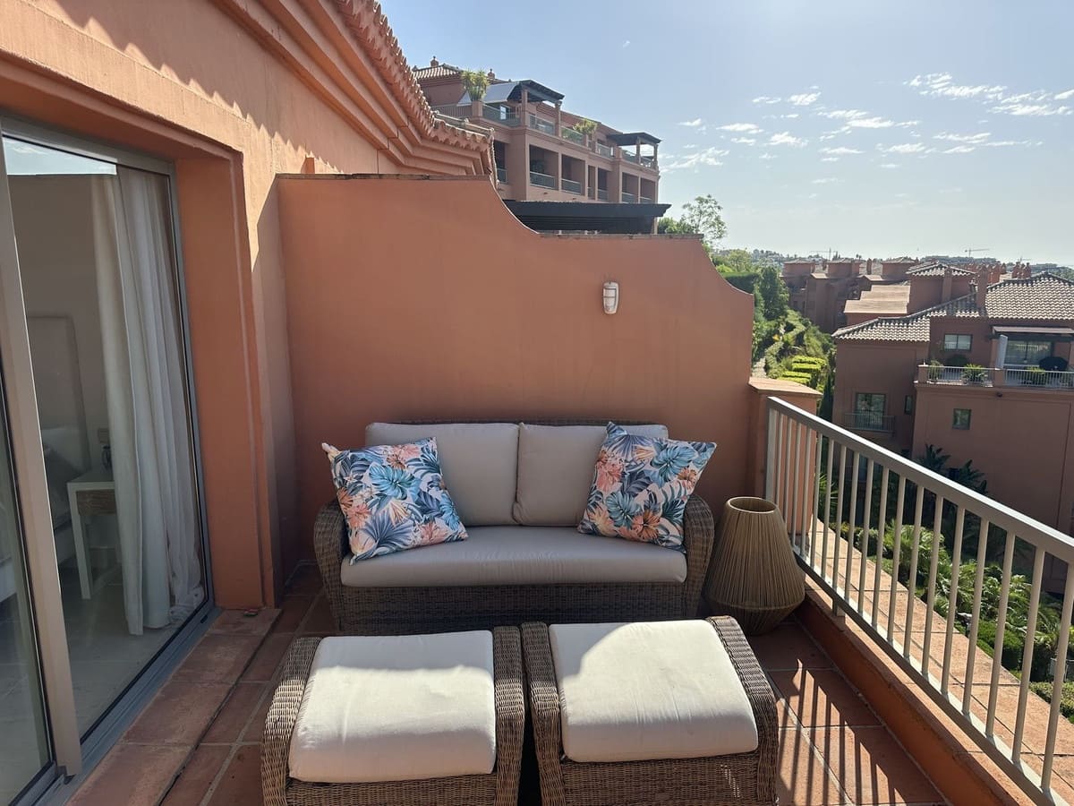 Ático de 3 habitaciones en Benahavís en venta con piscina - 1.125.000 € (Ref: 9626060)