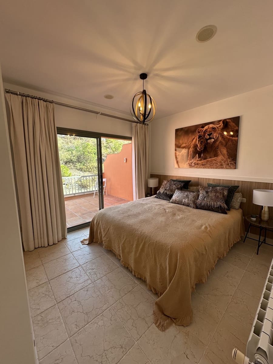 Ático de 3 habitaciones en Benahavís en venta con piscina - 1.125.000 € (Ref: 9626060)