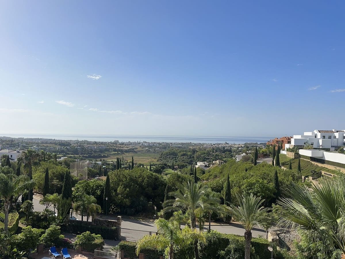 Ático de 3 habitaciones en Benahavís en venta con piscina - 1.125.000 € (Ref: 9626060)