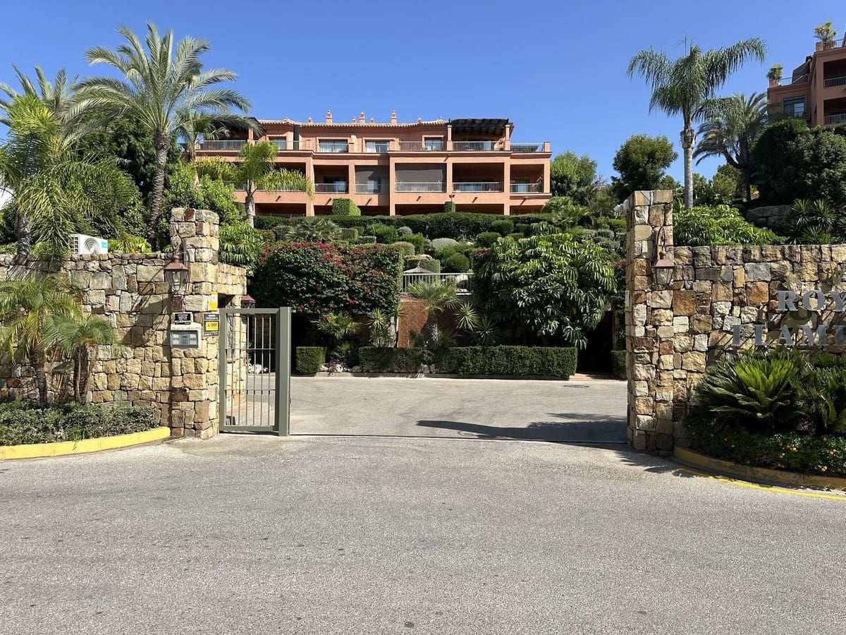 Ático de 3 habitaciones en Benahavís en venta con piscina - 1.125.000 € (Ref: 9626060)