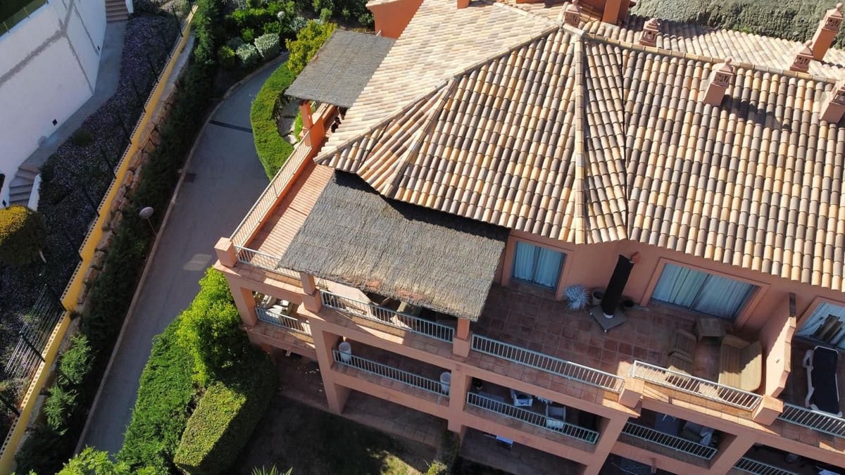 3 makuuhuone Kattohuoneisto myytävänä paikassa Benahavis mukana uima-altaan - 1 050 000 € (Ref: 9626060)