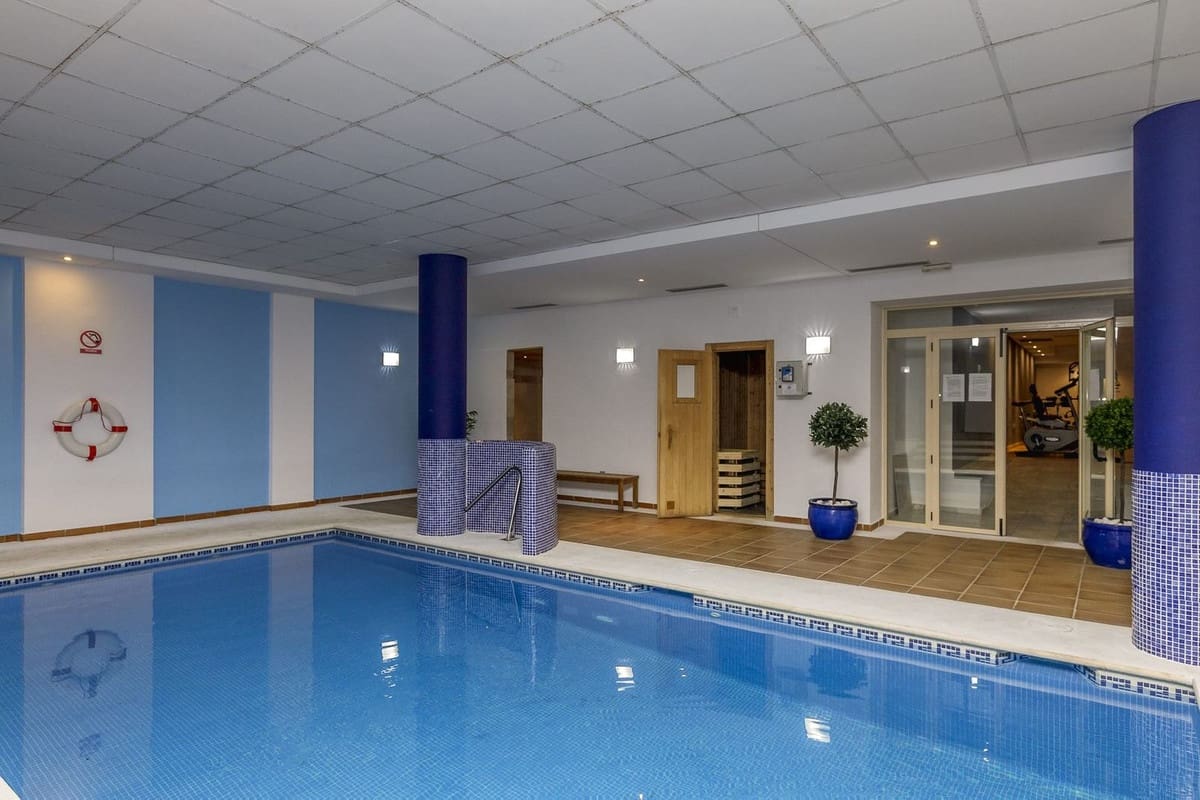 3 slaapkamer Appartement te koop in Nueva Andalucia met zwembad - € 595.000 (Ref: 9626062)