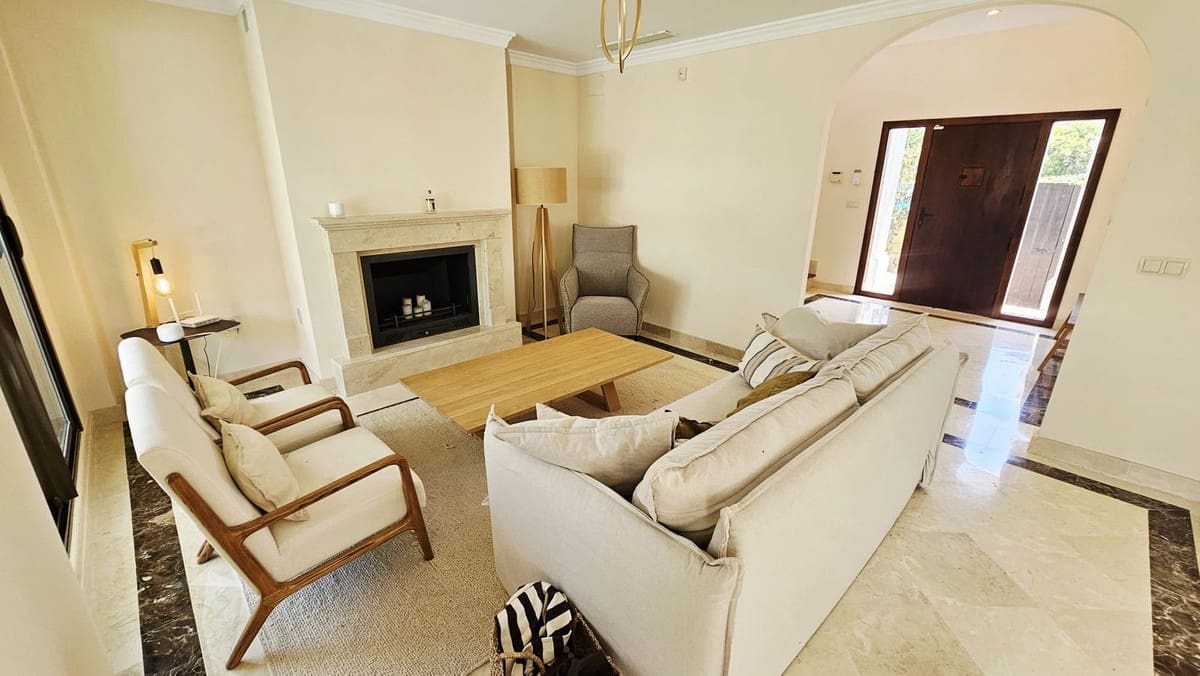 3 soverom Villa til salgs i Estepona med svømmebasseng - € 925 000 (Ref: 9626063)