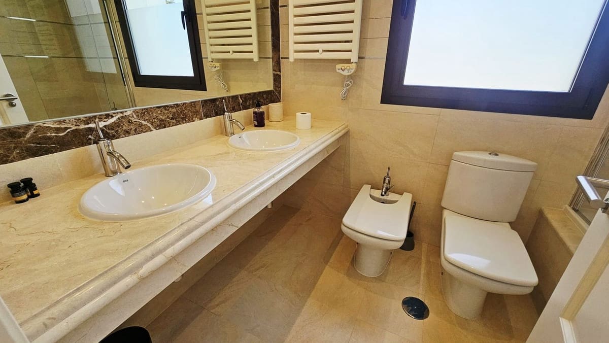 3 soverom Villa til salgs i Estepona med svømmebasseng - € 925 000 (Ref: 9626063)