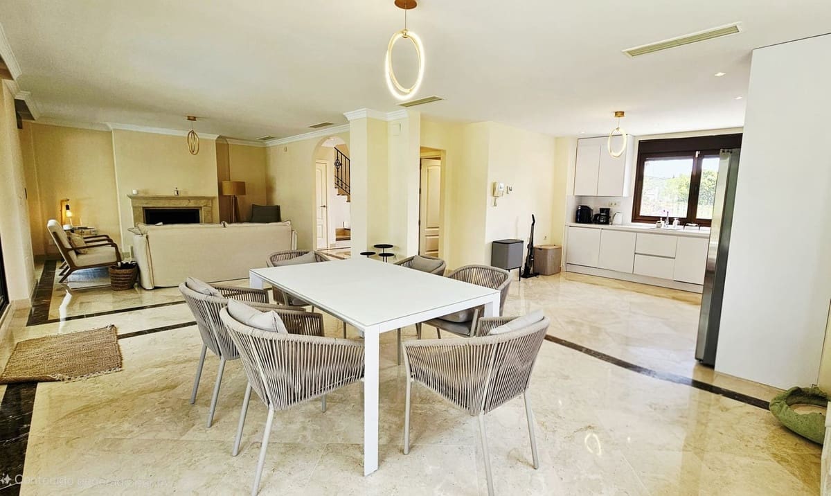 3 soverom Villa til salgs i Estepona med svømmebasseng - € 925 000 (Ref: 9626063)