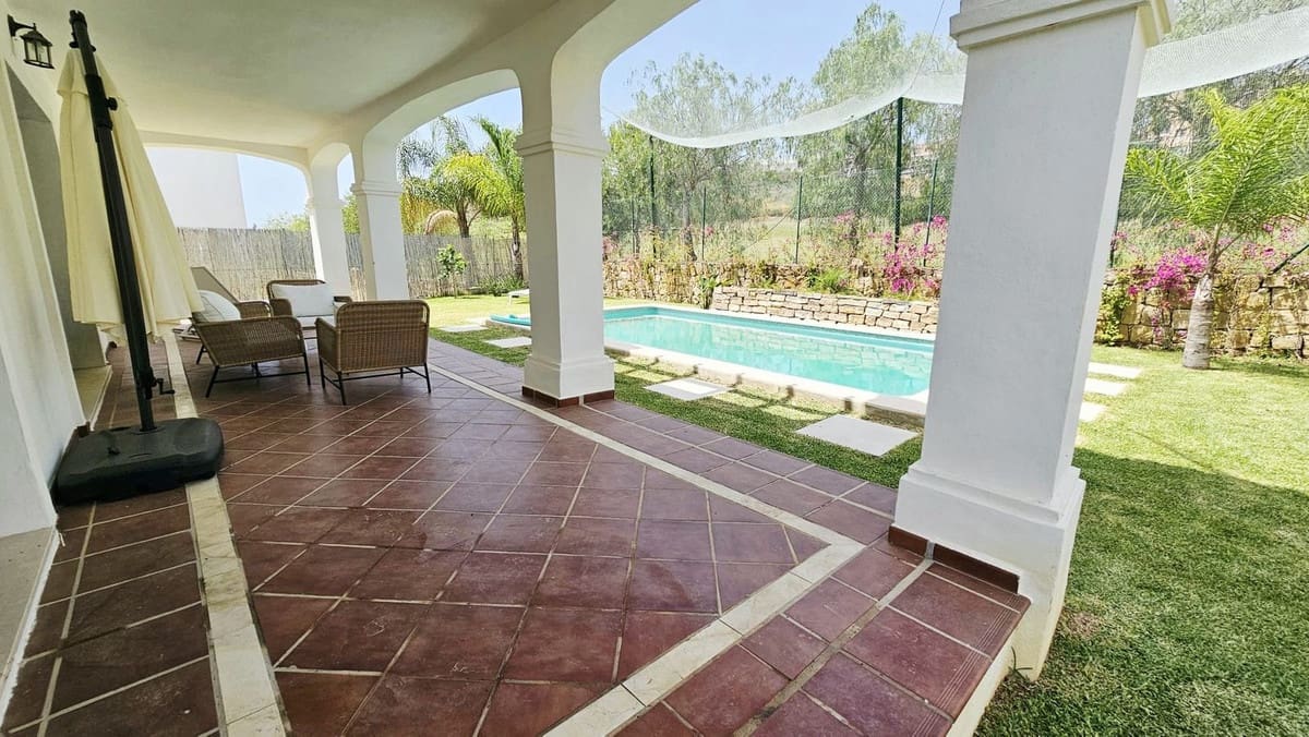 3 soverom Villa til salgs i Estepona med svømmebasseng - € 925 000 (Ref: 9626063)