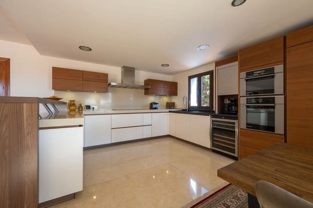 3 sypialnia Willa na sprzedaż w Marbesa, Marbella z basenem - 1 995 000 € (Ref: 9626064)
