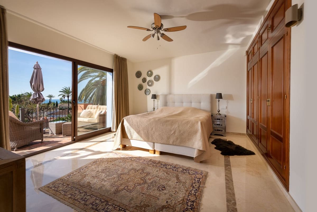 3 bedroom Villa for sale in Marbesa with pool - € 1,785,000 (Ref: 9626064)