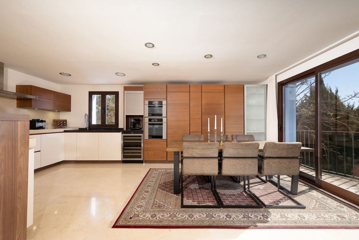 3 bedroom Villa for sale in Marbesa with pool - € 1,785,000 (Ref: 9626064)