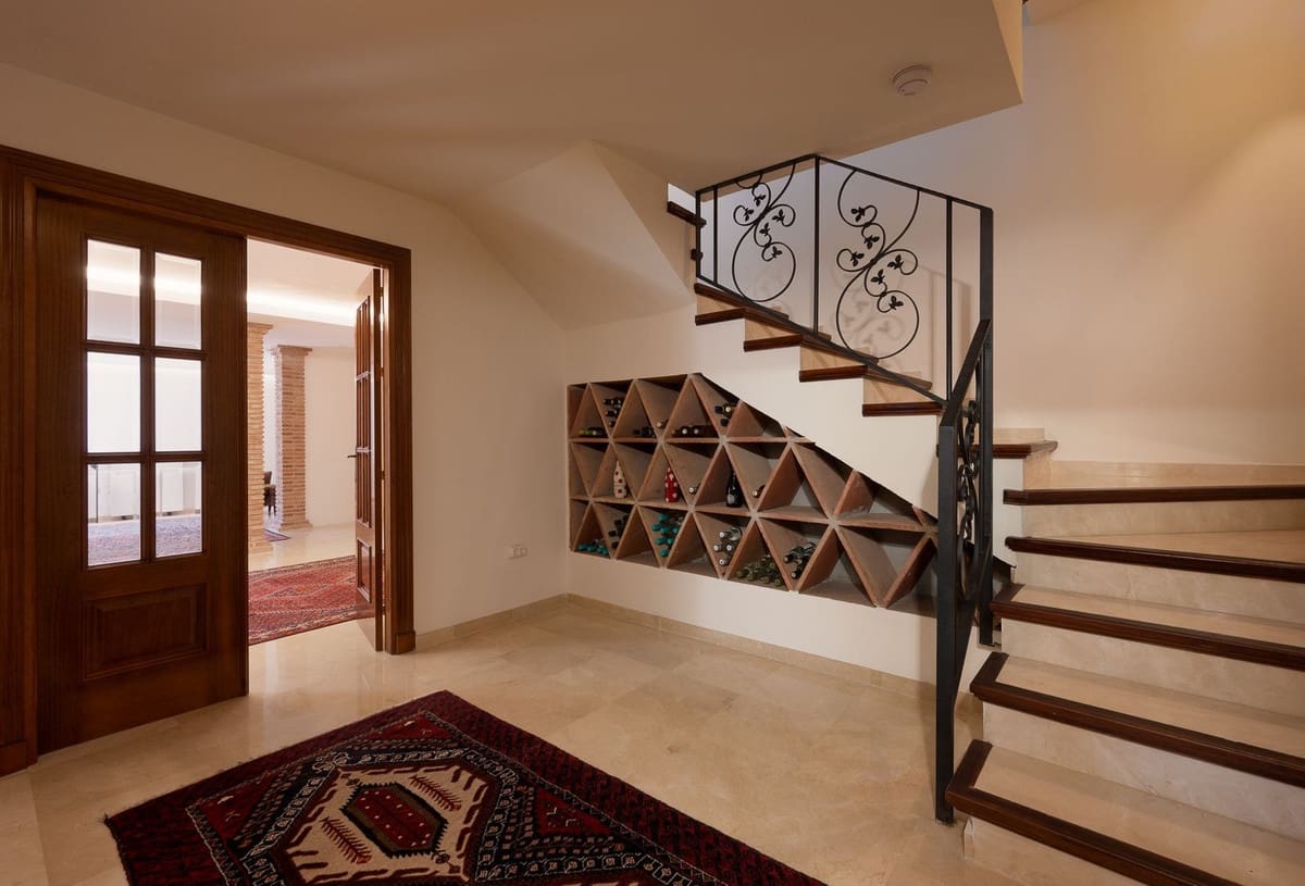 3 bedroom Villa for sale in Marbesa with pool - € 1,785,000 (Ref: 9626064)