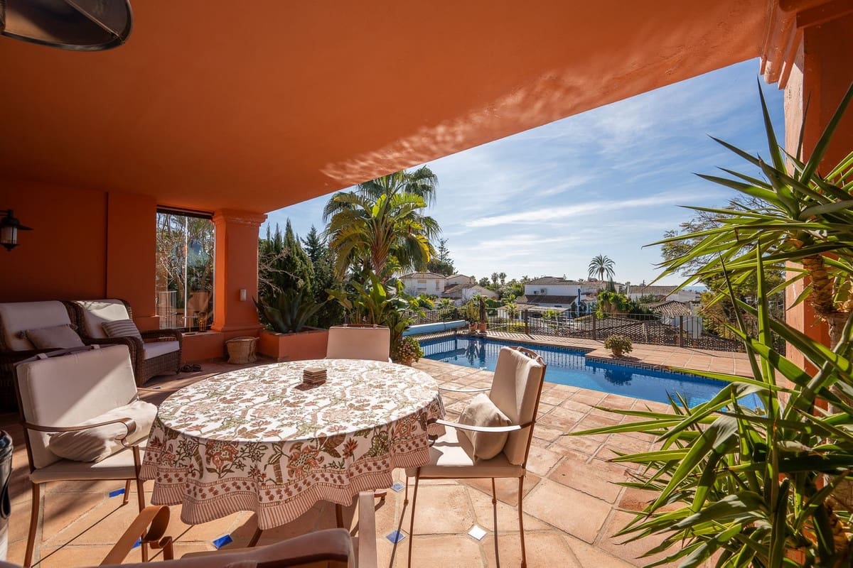 3 bedroom Villa for sale in Marbesa with pool - € 1,785,000 (Ref: 9626064)