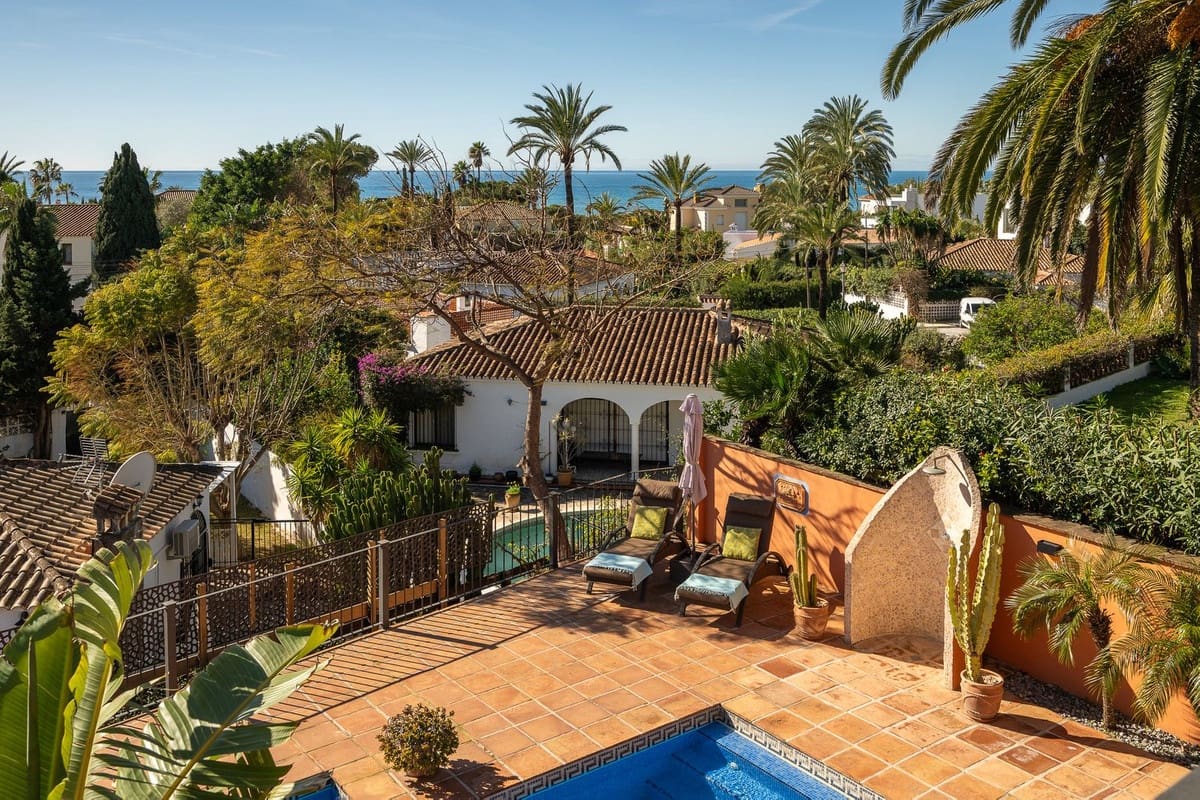 3 bedroom Villa for sale in Marbesa with pool - € 1,785,000 (Ref: 9626064)