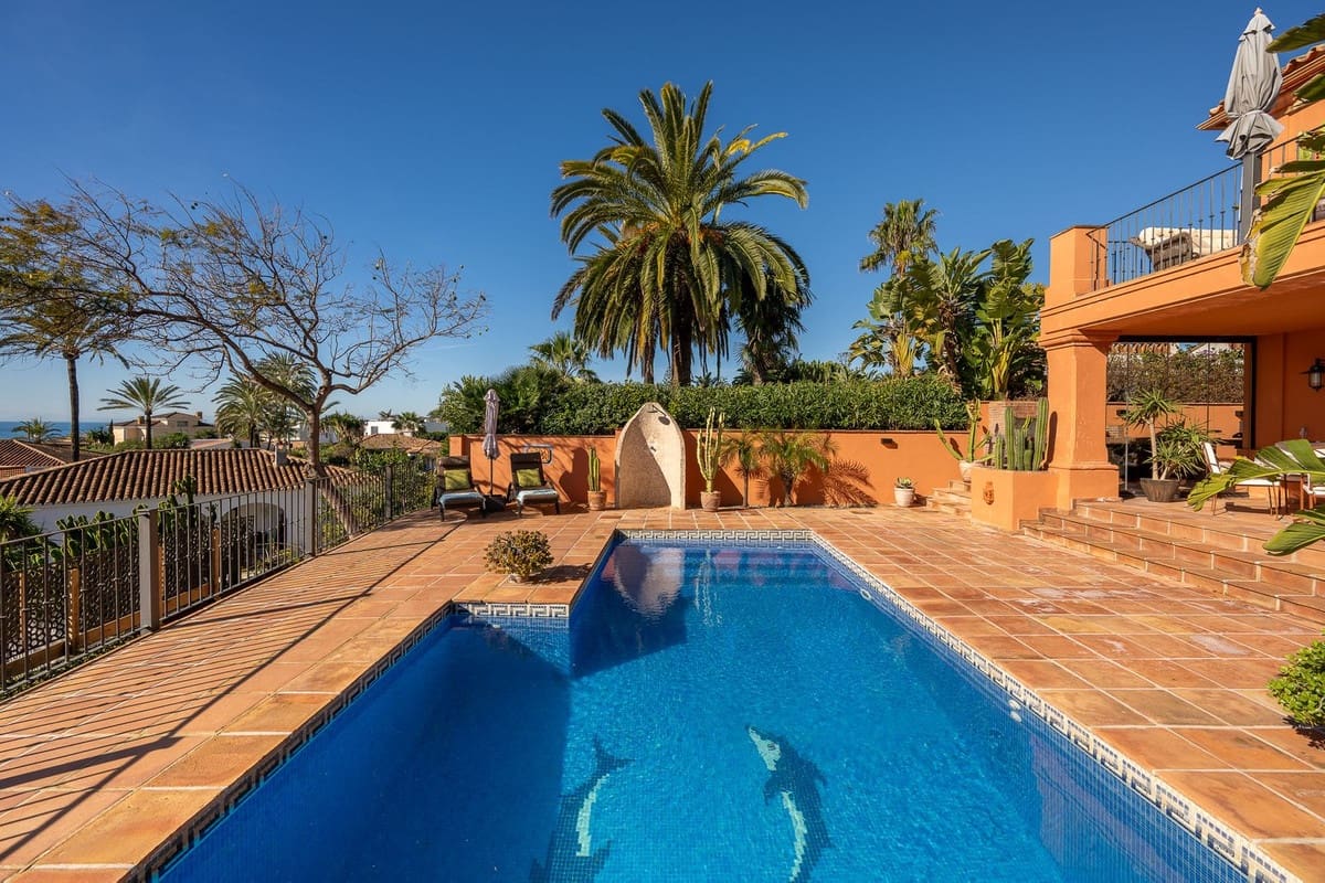 3 bedroom Villa for sale in Marbesa with pool - € 1,785,000 (Ref: 9626064)