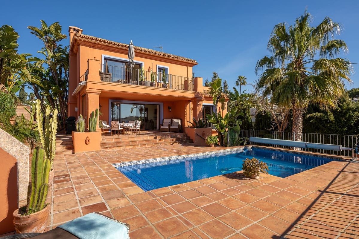 3 bedroom Villa for sale in Marbesa with pool - € 1,785,000 (Ref: 9626064)