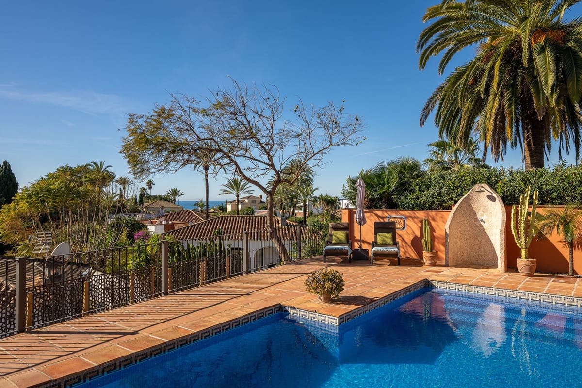 3 bedroom Villa for sale in Marbesa with pool - € 1,785,000 (Ref: 9626064)