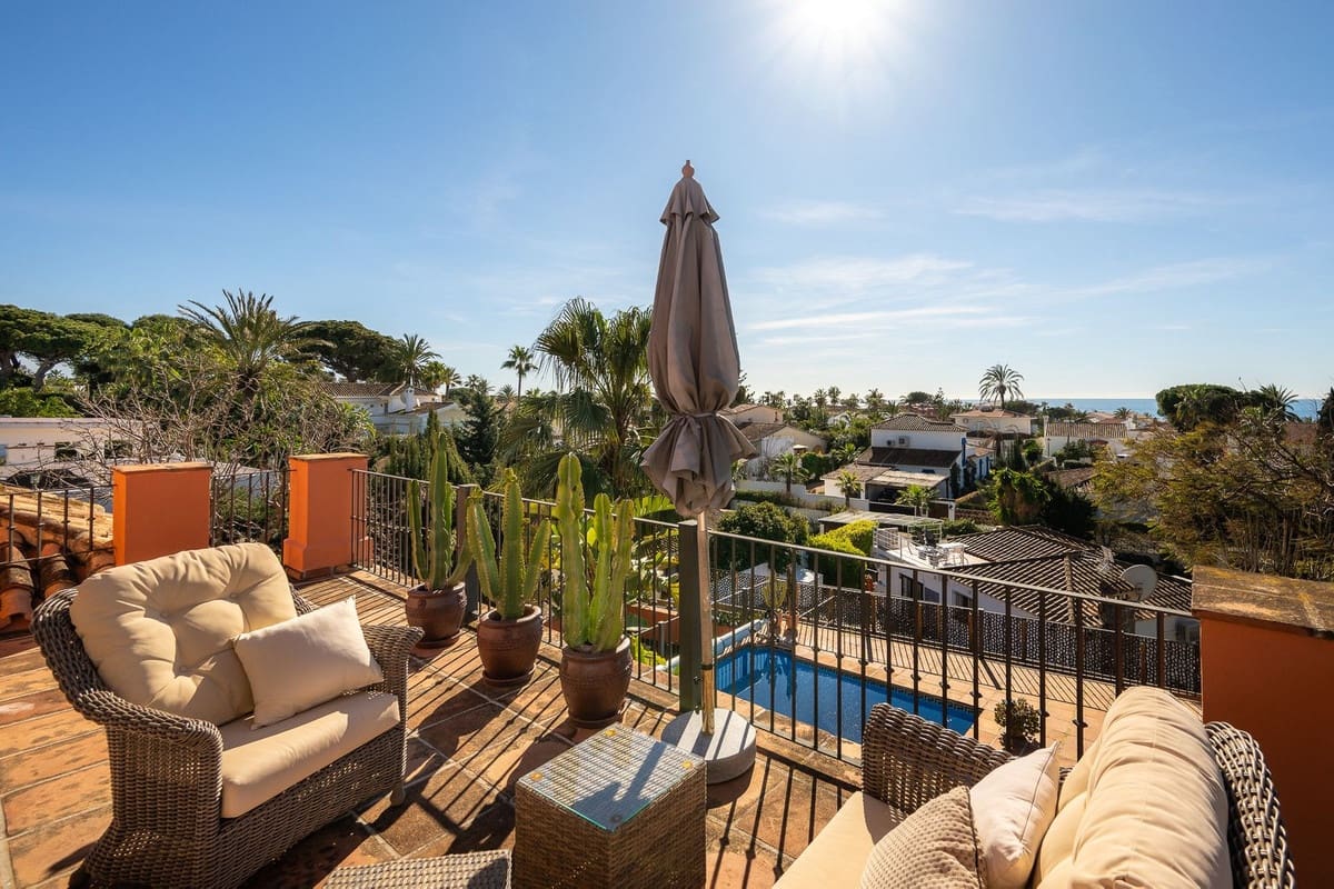 3 bedroom Villa for sale in Marbesa with pool - € 1,785,000 (Ref: 9626064)
