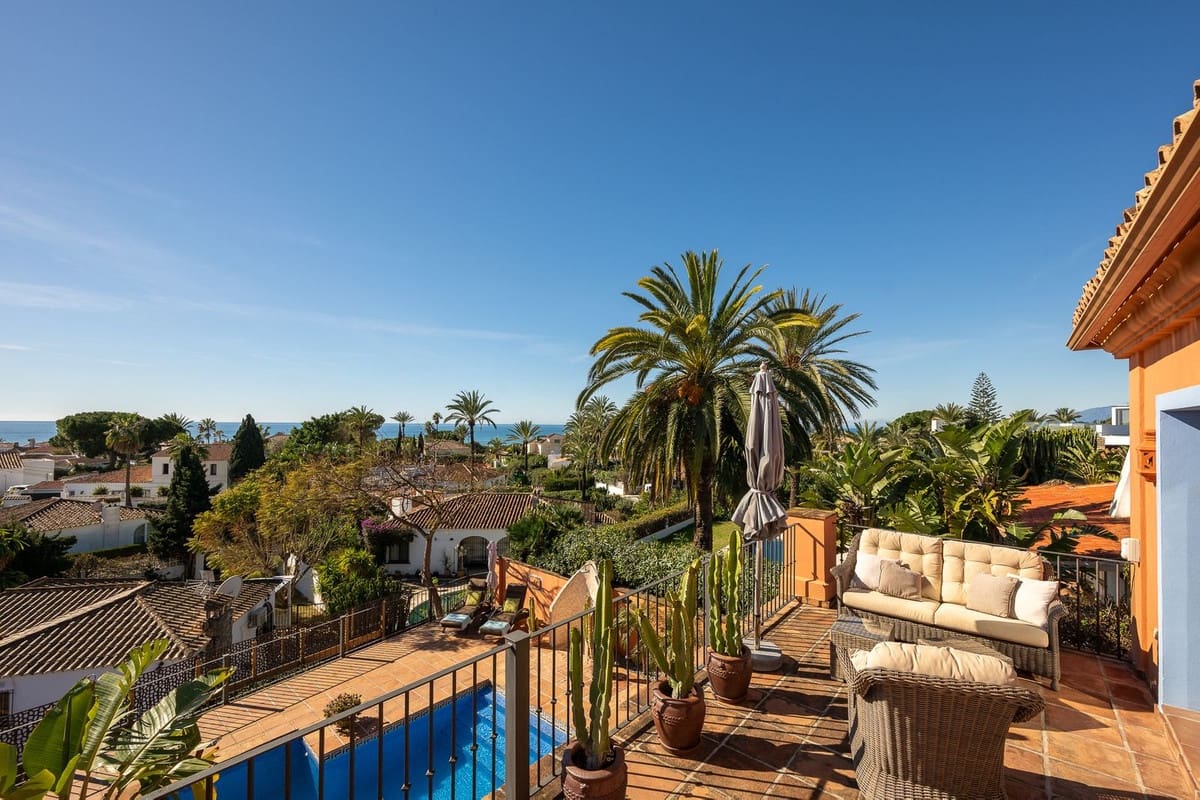 3 bedroom Villa for sale in Marbesa with pool - € 1,785,000 (Ref: 9626064)