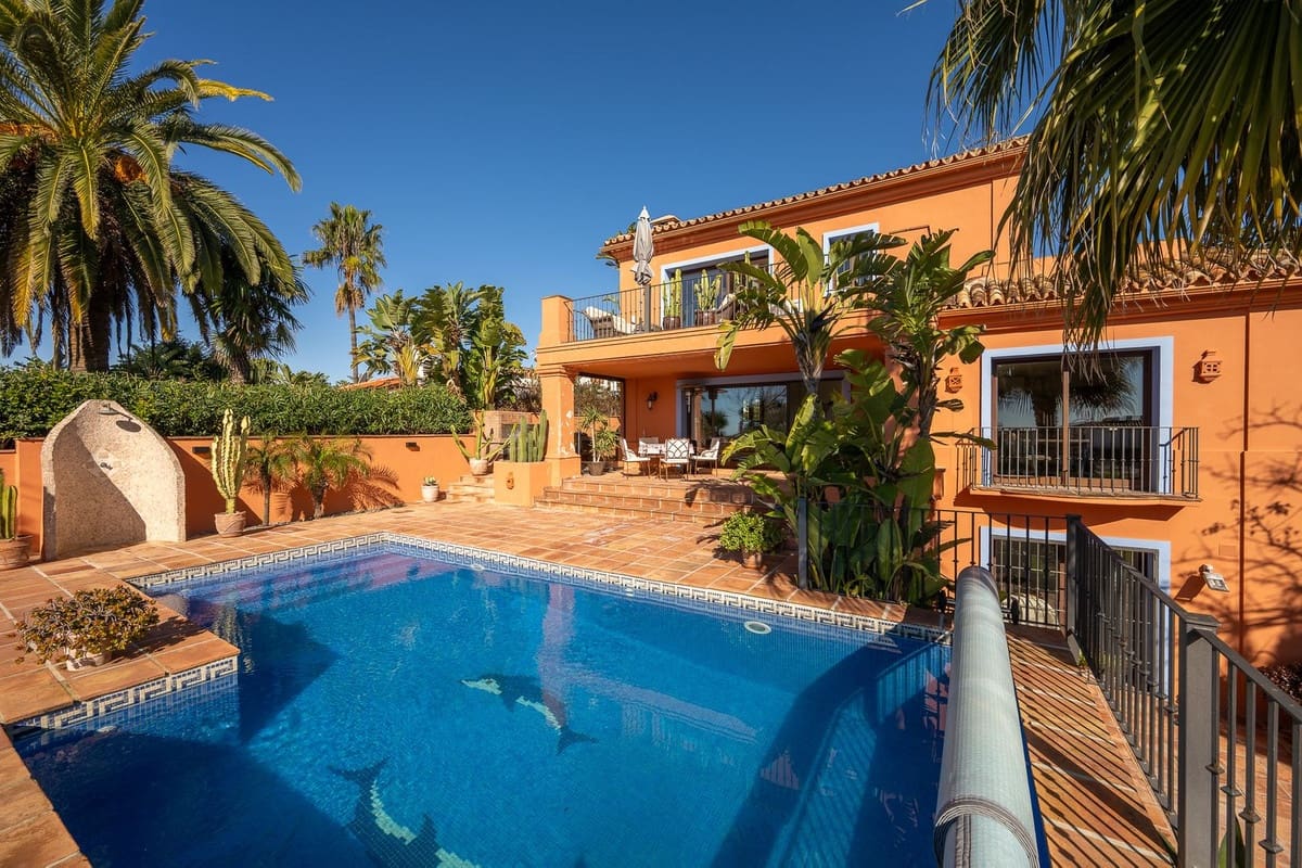 3 bedroom Villa for sale in Marbesa with pool - € 1,785,000 (Ref: 9626064)
