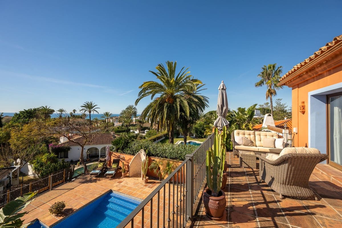 3 bedroom Villa for sale in Marbesa with pool - € 1,785,000 (Ref: 9626064)
