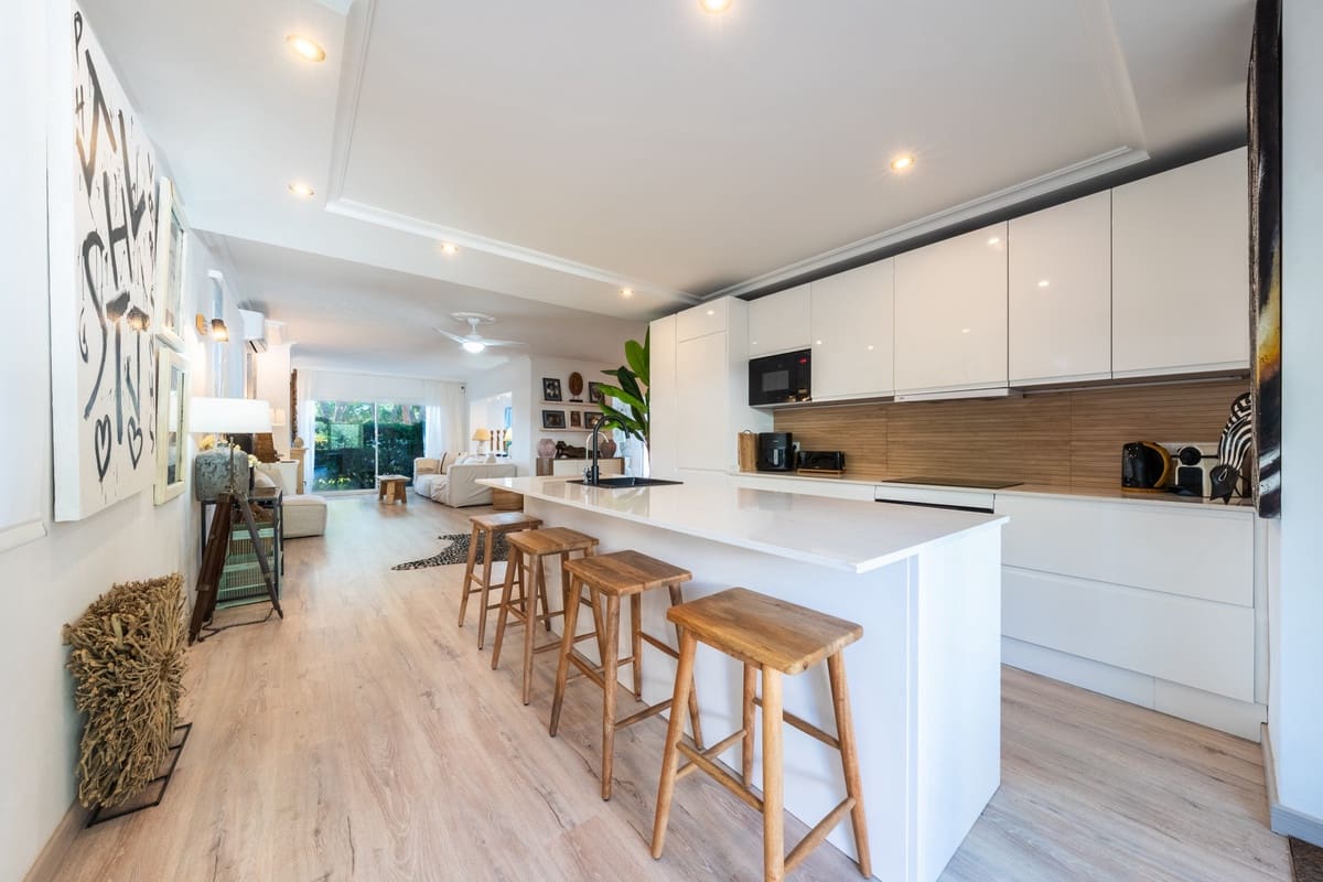 3 quarto Casa em Banda para venda em Marbella com piscina - 795 000 € (Ref: 9652275)